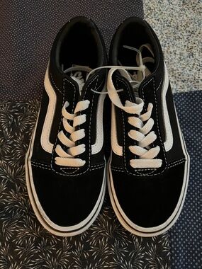 Vans Black and White Old Skool Skate Shoes youth size 1